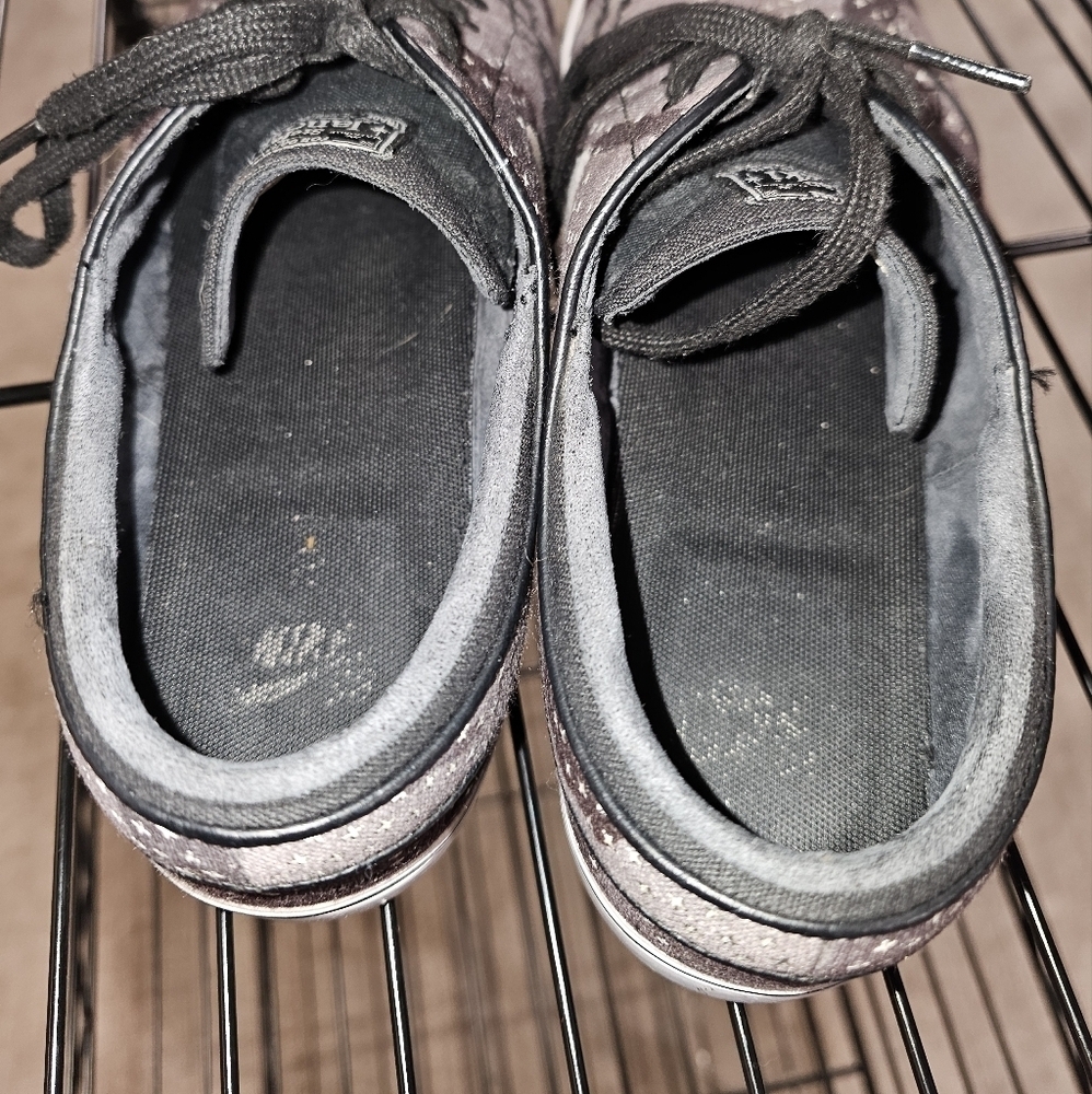 Nike Shoes - Picture 3 of 5